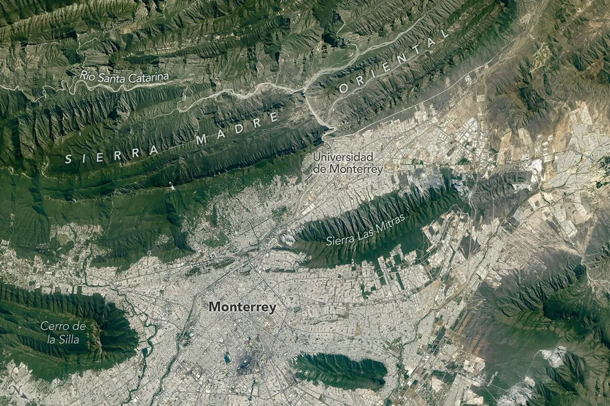 Uzaydan Yeryüzü Sanatı: Sierra Madre’nin Devasa Jeolojik Kıvrımlarında Yükselen Monterrey