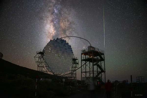 Kozmik Yansımalar: Samanyolu'nun Kalbinde Bir Perseid Meteoru